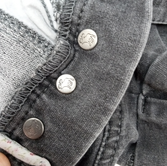 Abercrombie And Fitch Womens Size 4 Black Perfect Stretch Shorts - Picture 4 of 7